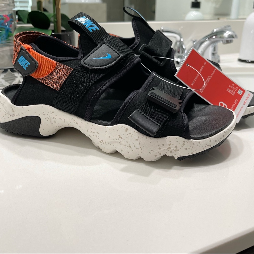 Nike canyon sandals